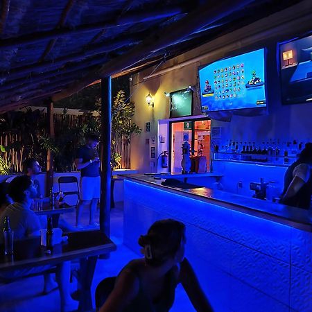 New Friends Hostel & Bar Adults Only Вальядолід Екстер'єр фото
