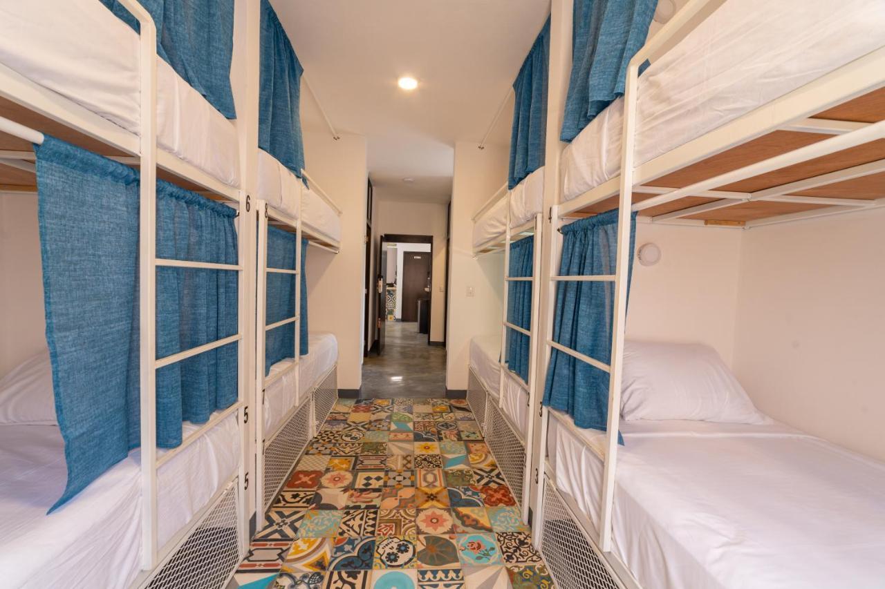 New Friends Hostel & Bar Adults Only Вальядолід Екстер'єр фото