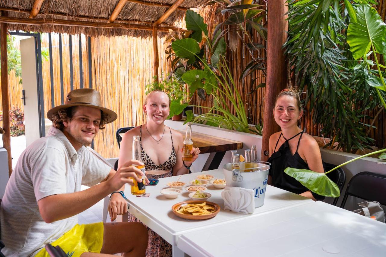 New Friends Hostel & Bar Adults Only Вальядолід Екстер'єр фото