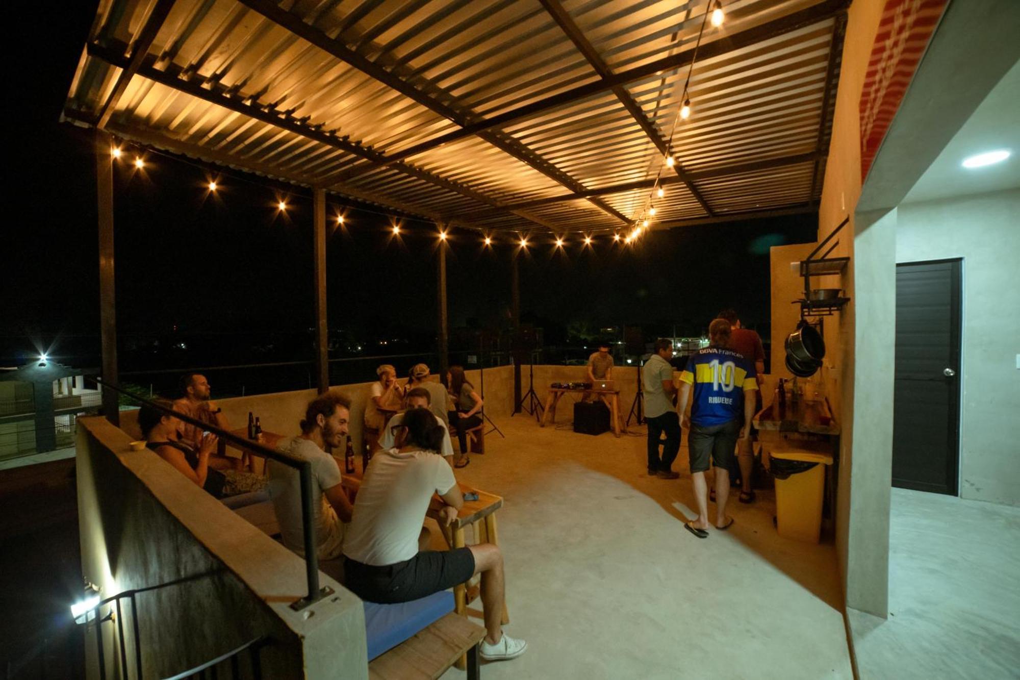 New Friends Hostel & Bar Adults Only Вальядолід Екстер'єр фото