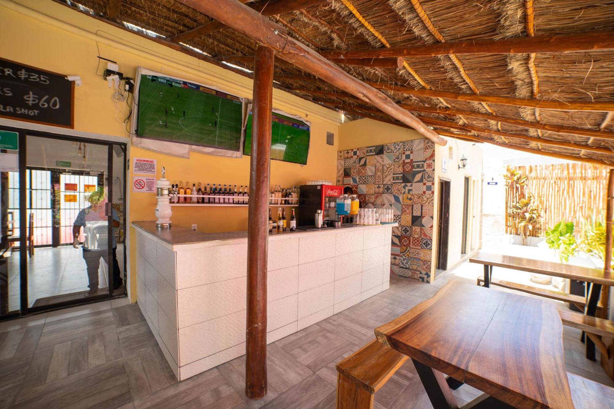 New Friends Hostel & Bar Adults Only Вальядолід Екстер'єр фото